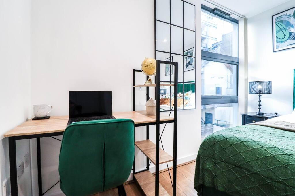 Stylish 1 Bed Flat - 5 Mins From Canary Wharf Apartment London