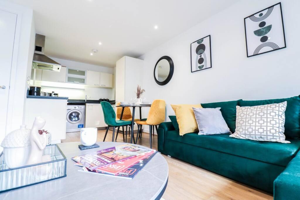 Stylish 1 Bed Flat - 5 Mins From Canary Wharf Apartment