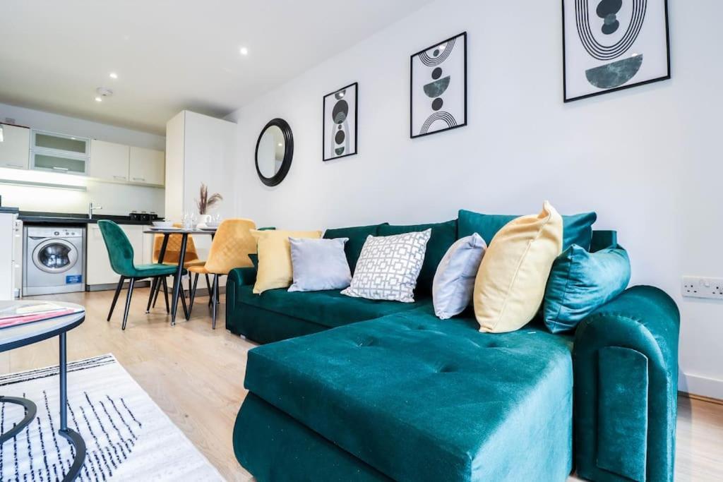 Stylish 1 Bed Flat - 5 Mins From Canary Wharf Apartment *