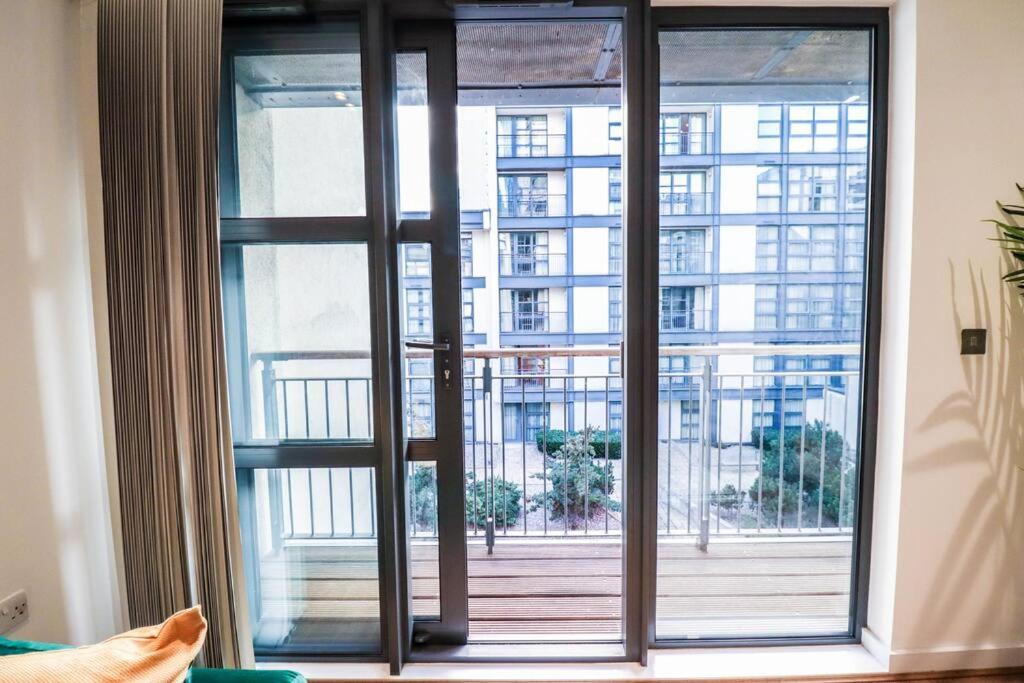 Stylish 1 Bed Flat - 5 Mins From Canary Wharf Apartment London